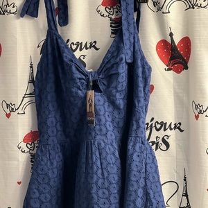 Sleeveless blue top